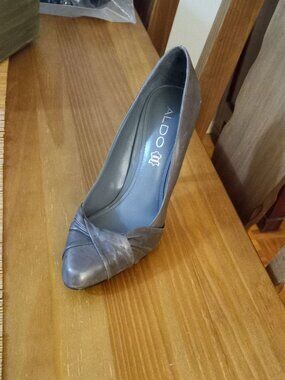 Grey pumps / heels Size 36